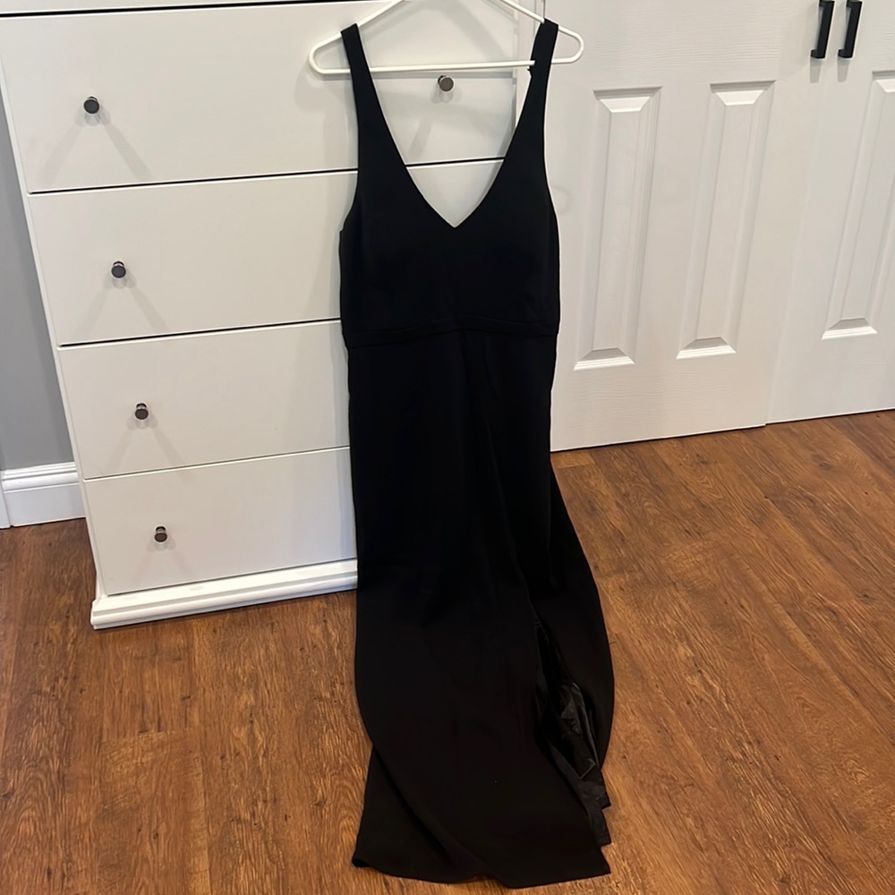 Laundry black gown